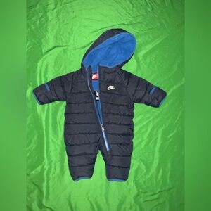 NWOT Nike Kids Black and Blue Hooded Footie size 0/3 Months